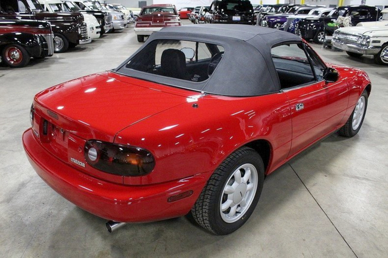 Illustration for article titled At $16,900, Is This 1990 Mazda Miata The Answer To A Question Nobody Asked?